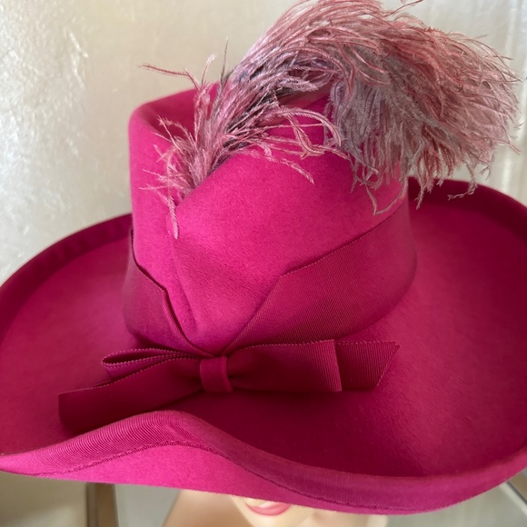 IMPORTED VINTAGE FUCHSIA FELT WIDE BRIM DEDORA WITH COORDINATING OSTRICH FEATHER main image 4